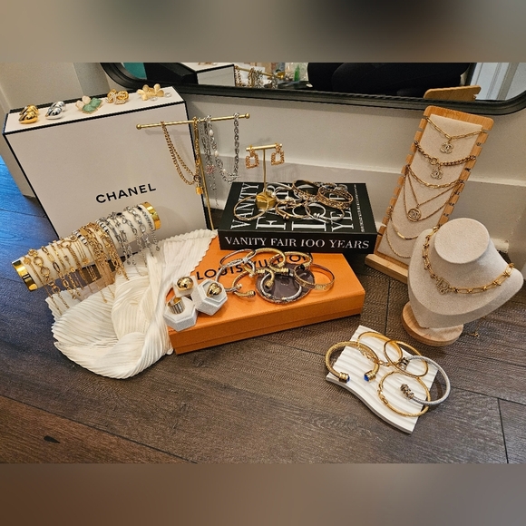 NEW Round Square Stone Drop Earrings - Picture 3 of 5